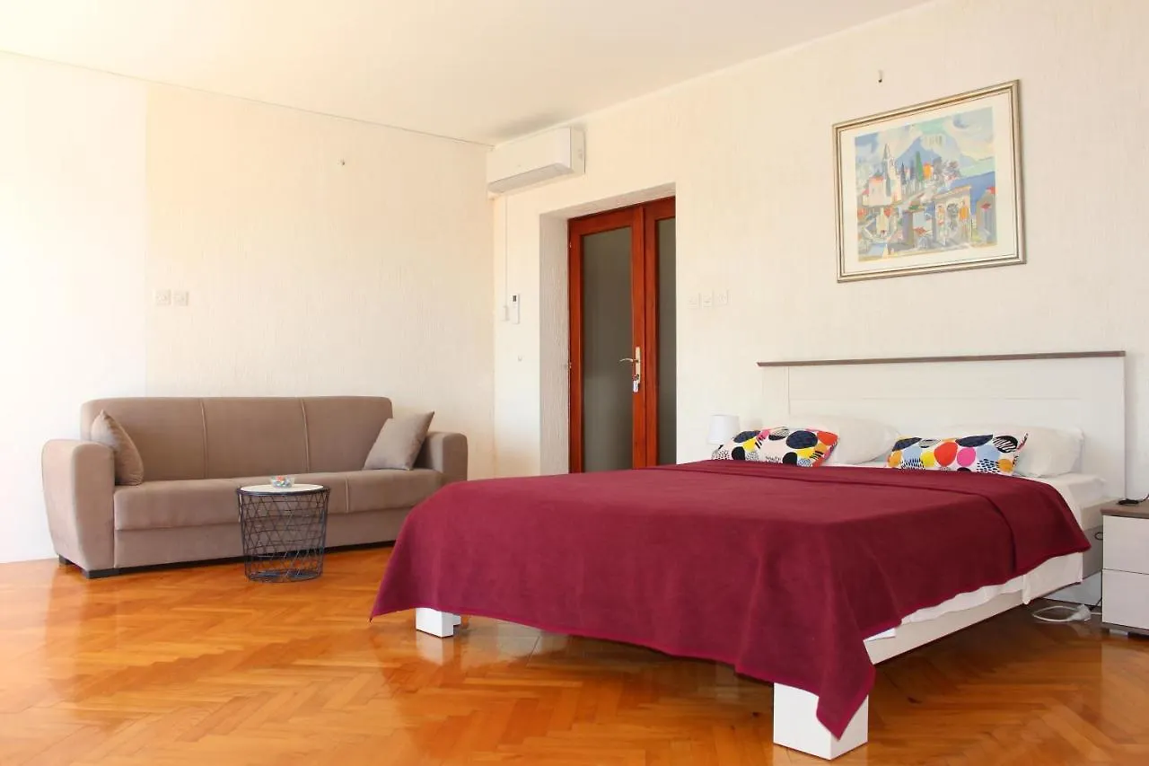 Apartmani Mia Jadranovo 0*,